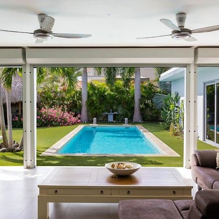 Stylish 4 Bedroom Modern Villa Design, Walking Distance From The Beach Jan Thiel Exterior foto
