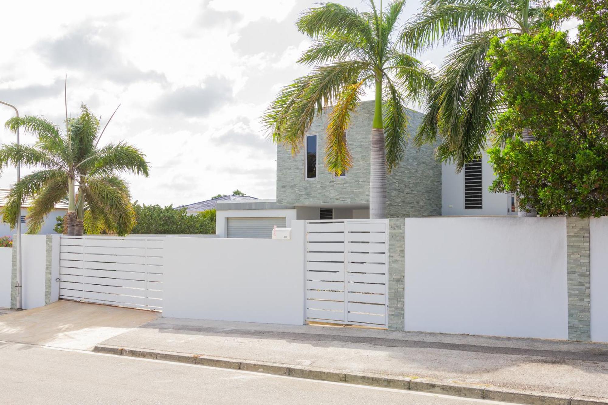 Stylish 4 Bedroom Modern Villa Design, Walking Distance From The Beach Jan Thiel Exterior foto