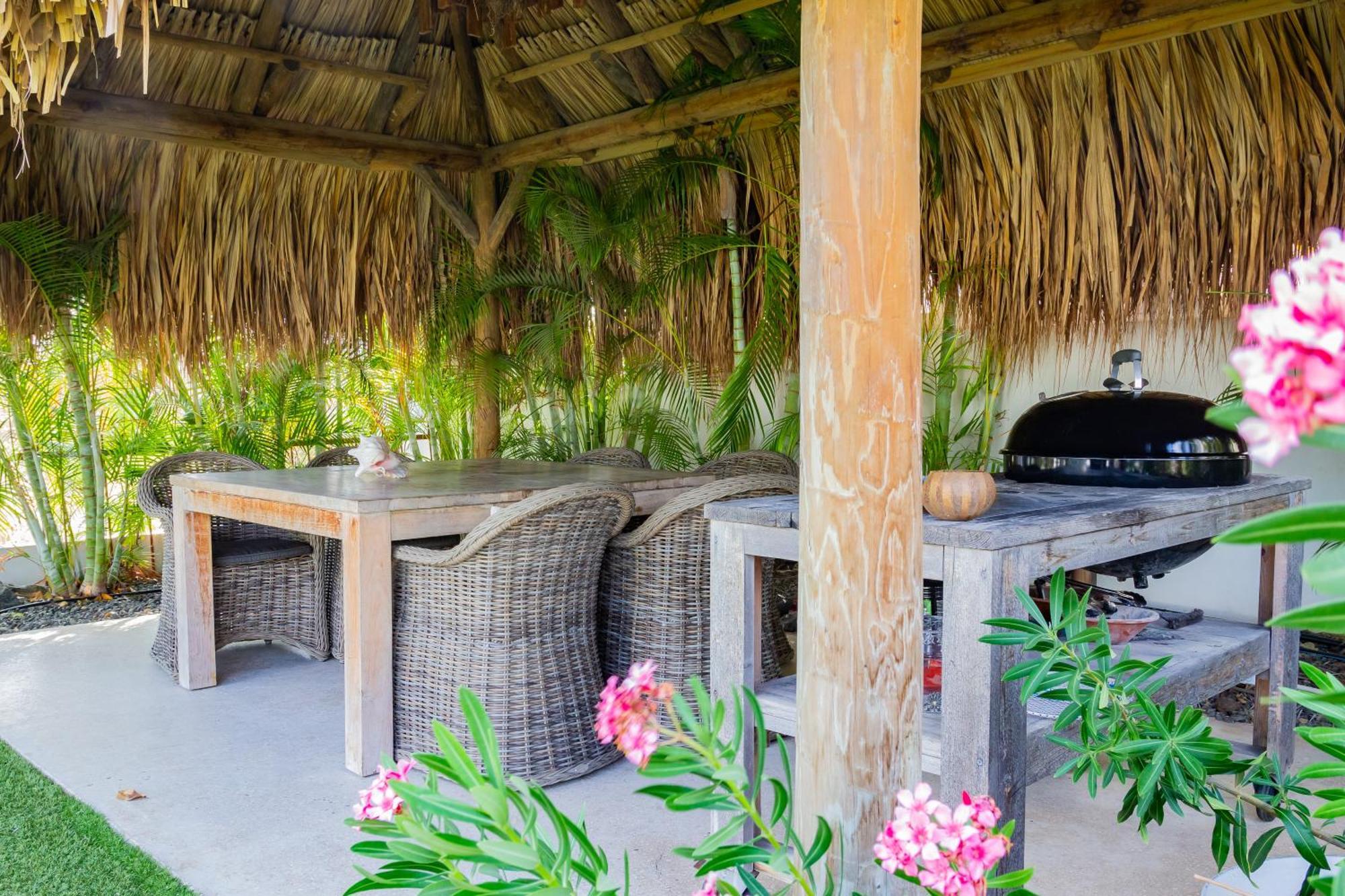 Stylish 4 Bedroom Modern Villa Design, Walking Distance From The Beach Jan Thiel Exterior foto