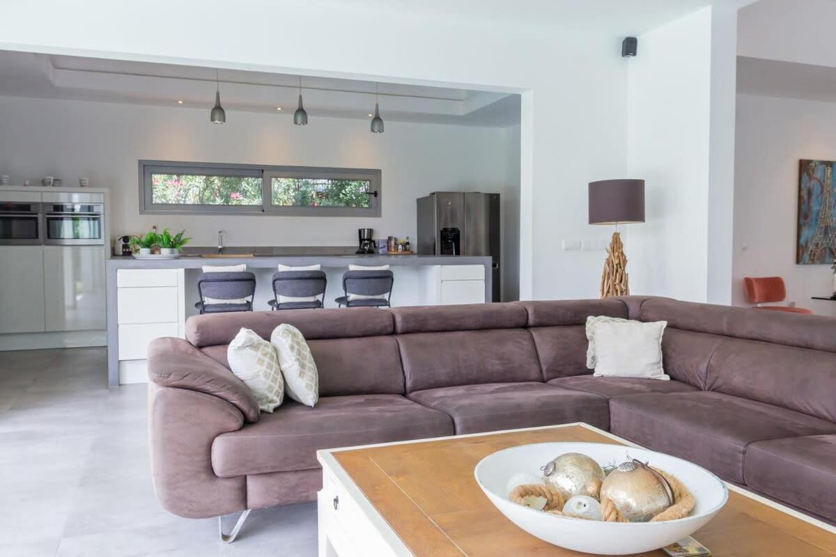 Stylish 4 Bedroom Modern Villa Design, Walking Distance From The Beach Jan Thiel Exterior foto