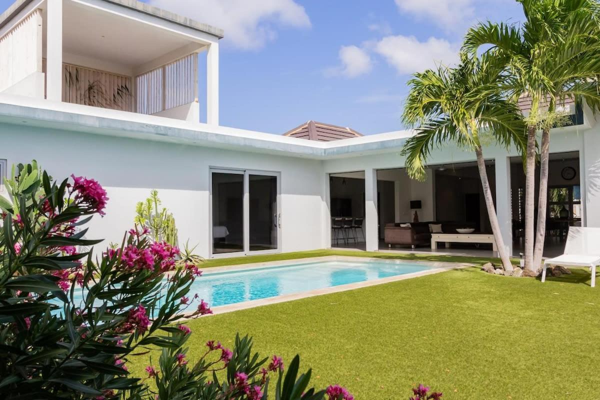 Stylish 4 Bedroom Modern Villa Design, Walking Distance From The Beach Jan Thiel Exterior foto